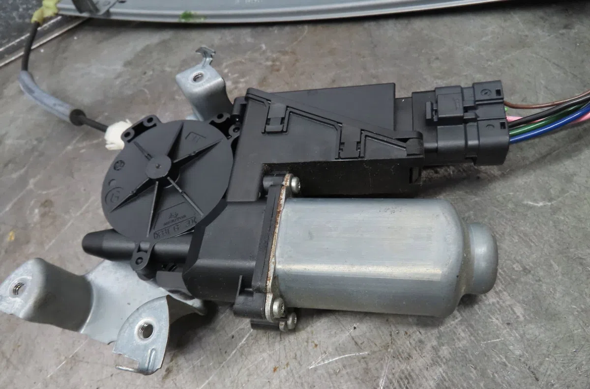 Mecanismemoteur leve-glace avg Nissan PATHFINDER III (R51) 2.5 dci 4wd (2005) occasion