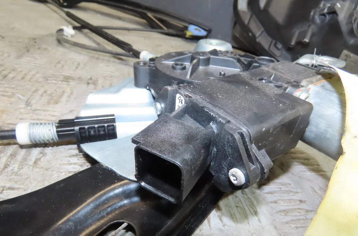 Mecanismemoteur leve-glace avg Opel ASTRA J GTC 1.4 (08) (2011-2015) occasion