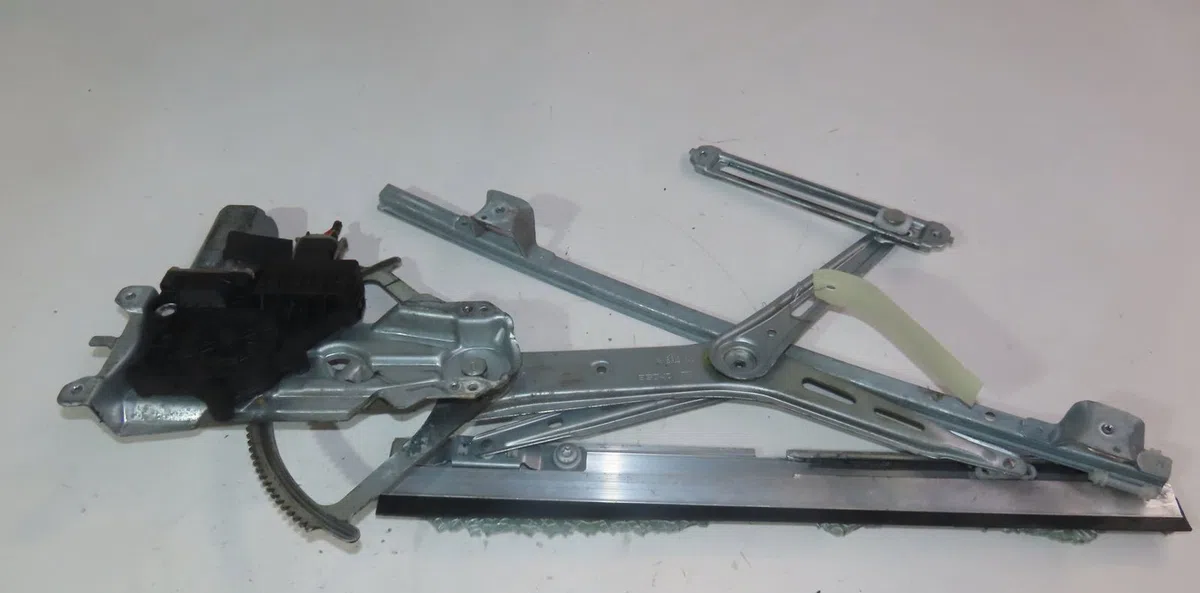 Mecanismemoteur leve-glace avg Opel ZAFIRA A Monospace (T98) 1.8 16v (f75) (1999-2000) occasion
