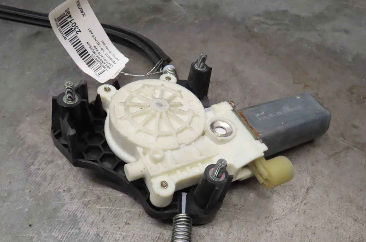 Mecanismemoteur leve-glace avg Peugeot 106 II (1A_, 1C_) 1.5 d (1998-2004) 3 portes occasion