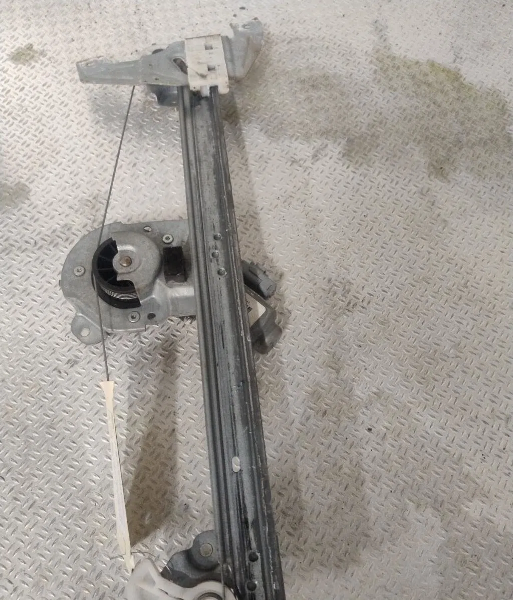 Mecanismemoteur leve-glace avg Peugeot 107 (PM_, PN_) 1.0 (2005-2014) 3 portes occasion