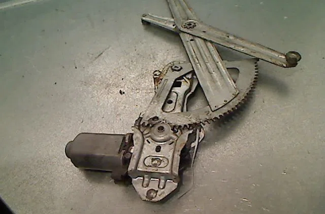 Mecanismemoteur leve-glace avg Peugeot 205 II (20A-C) 1.7 diesel (1987-1998) occasion