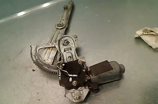 Mecanismemoteur leve-glace avg Peugeot 205 II (20A-C) 1.7 diesel (1987-1998) occasion