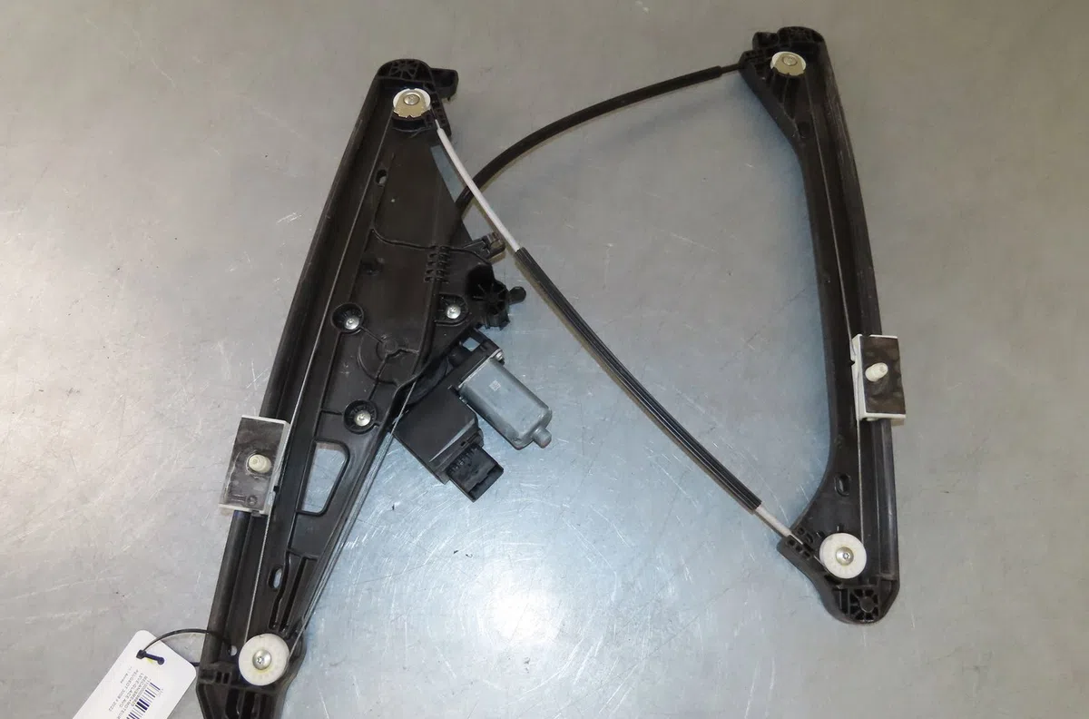 Mecanismemoteur leve-glace avg Peugeot 3008 SUV (MC_, MR_, MJ_, M4_) 1.2 thp- puretech 130 (mrhnsm, mrhnsu, mrhnsj, mrhn