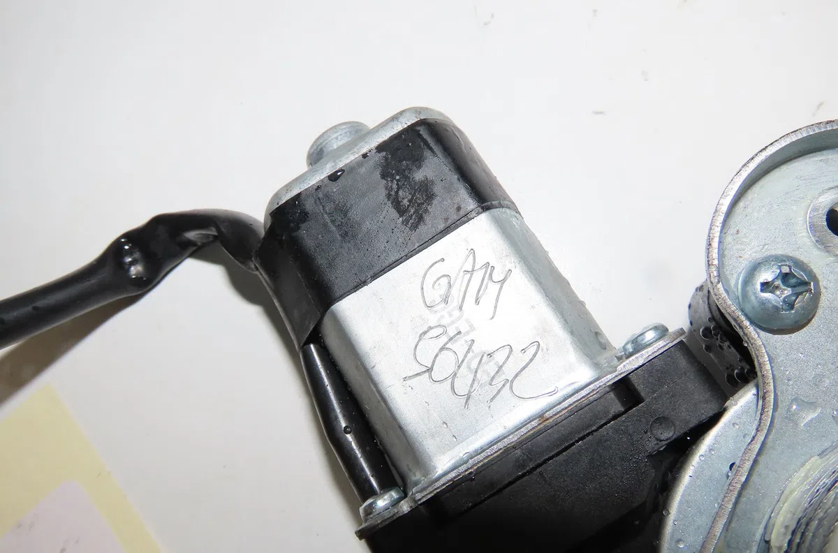 Mecanismemoteur leve-glace avg Renault CLIO II (BB_, CB_) 1.4 (b-cb0c, b-cb0s) (1998-2005) occasion