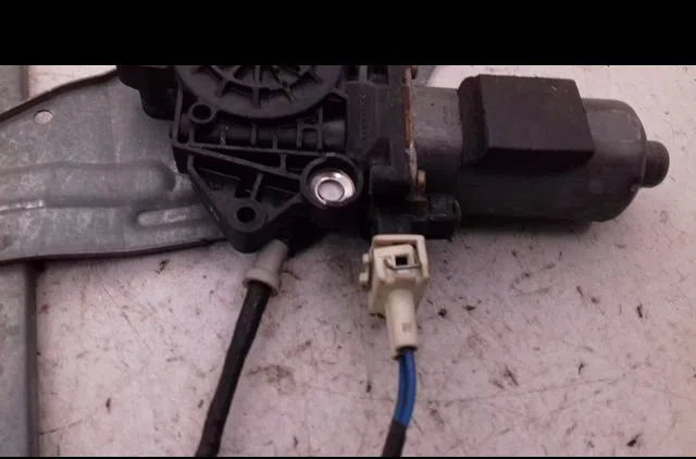 Mecanismemoteur leve-glace avg Renault ESPACE II (J-S63_) 2.1 td (j633, j634, j-s635, j-s63d) (1991-1996) 5 portes occas