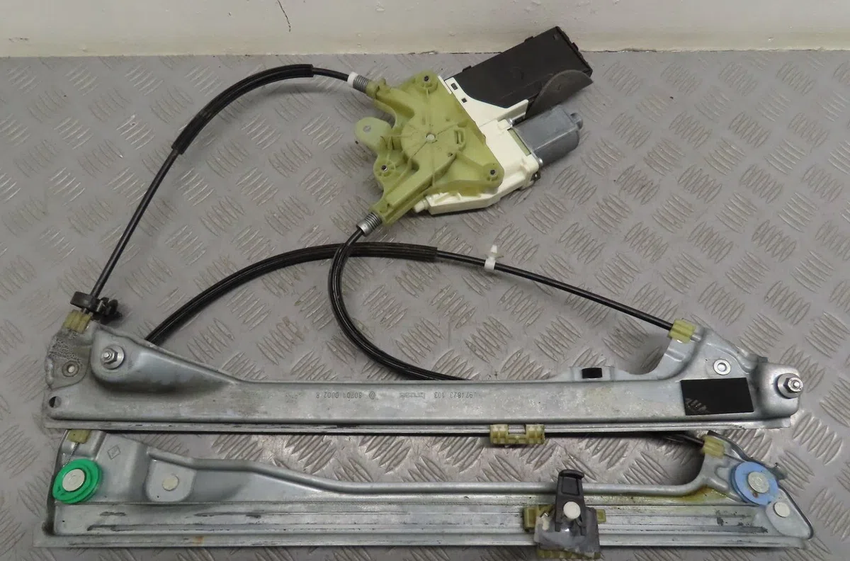 Mecanismemoteur leve-glace avg Renault LAGUNA III (BT0-1) 2.0 16v (bt05, bt0f, bt0w) (2007-2012) occasion