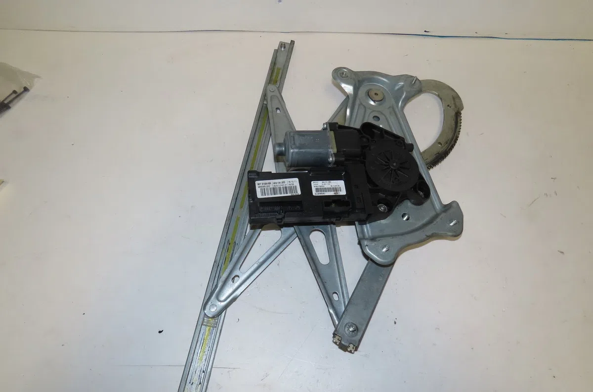 Mecanismemoteur leve-glace avg Renault MEGANE III 3-5 portes (BZ0-1_, B3_) 2.0 dci (bz0l) (2009-2015) occasion