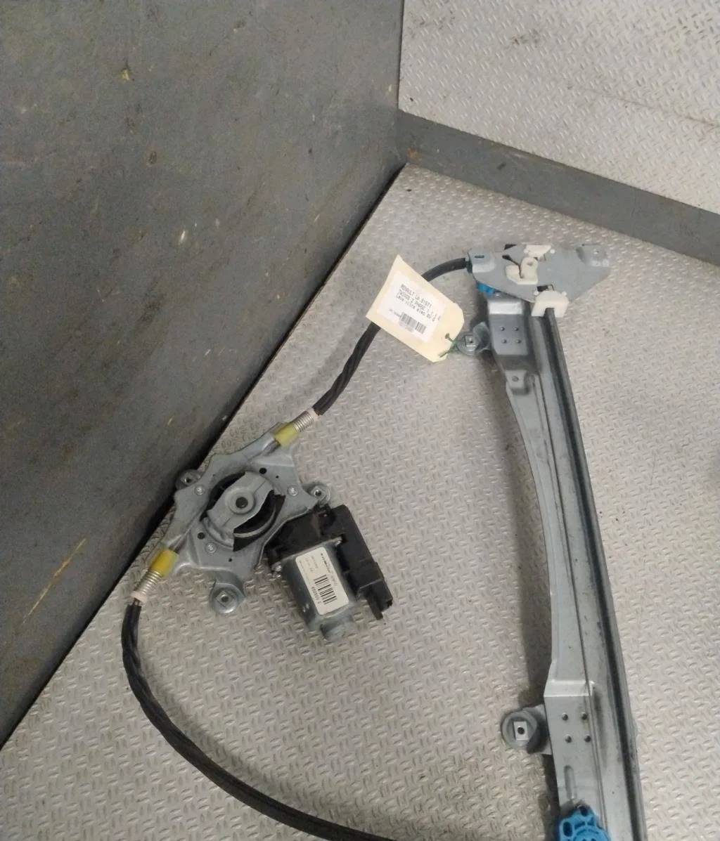 Mecanismemoteur leve-glace avg Renault TWINGO II (CN0_) 1.2 turbo (cn0c, cn0f) (2007-2014) occasion