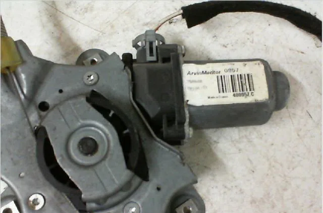 Mecanismemoteur leve-glace avg RENAULT TWINGO II Phase 1 06-2007--11-2011 1.5 DCI 65ch occasion