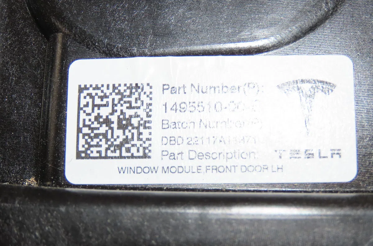 Mecanismemoteur leve-glace avg Tesla MODEL Y (5YJY) Ev traction intégrale (2021) 5 portes occasion