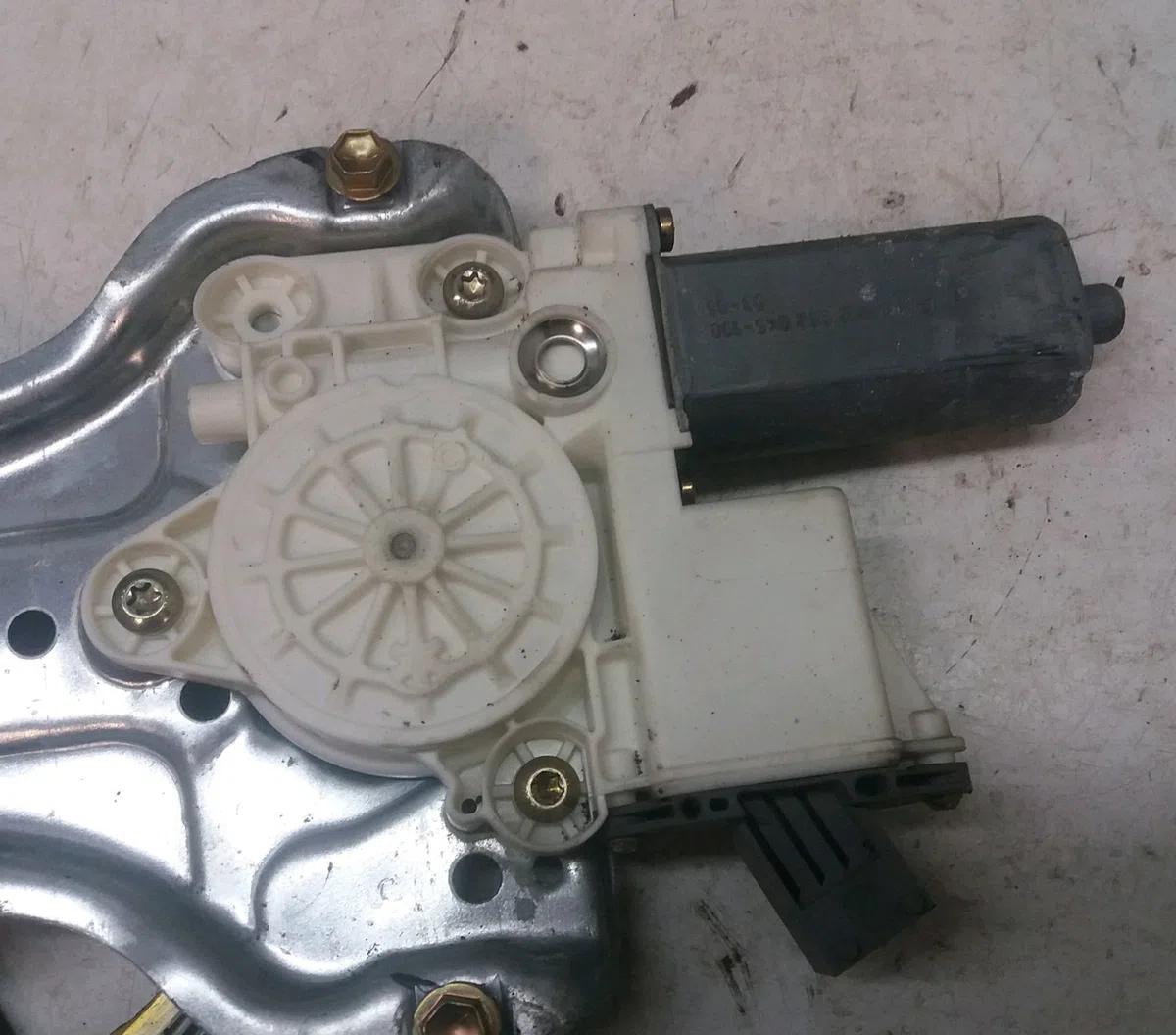 Mecanismemoteur leve-glace avg Toyota AVENSIS Break (_T25_) 2.0 d-4d (cdt250_) (2003-2008) occasion