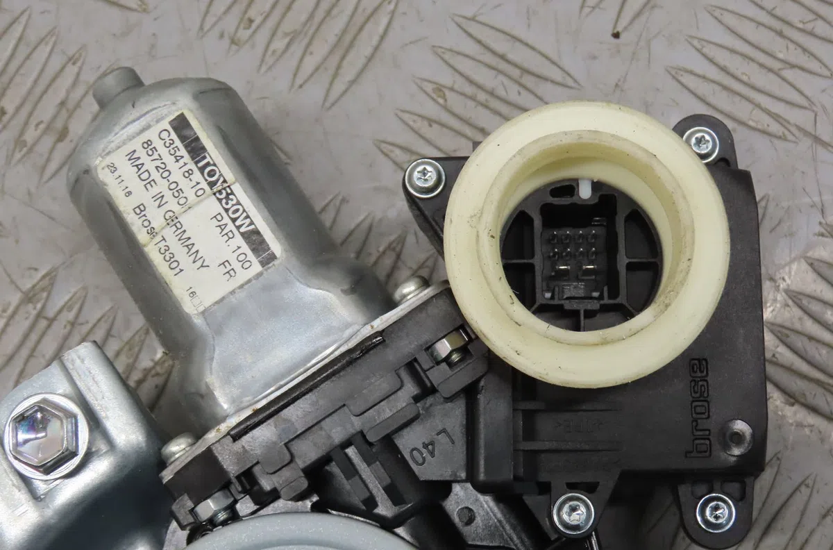 Mecanismemoteur leve-glace avg Toyota AVENSIS Break (_T27_) 1.6 d4-d (wwt270_) (2015-2018) occasion