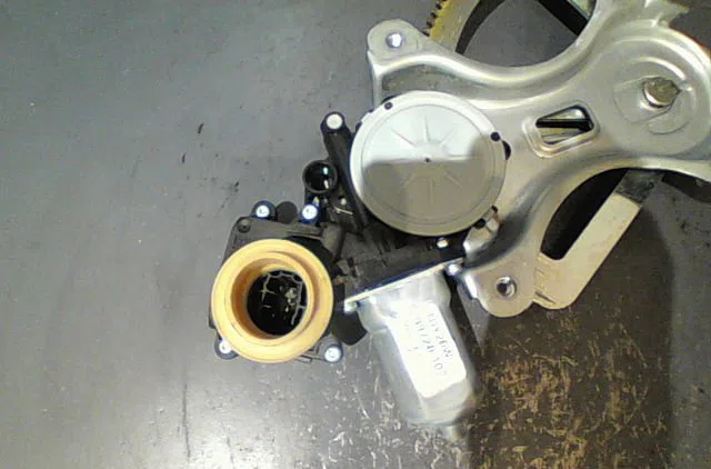 Mecanismemoteur leve-glace avg TOYOTA COROLLA VERSO II phase 2 06-2007--05-2009 occasion