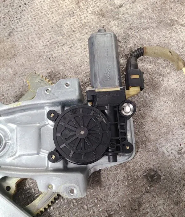 Mecanismemoteur leve-glace avg TOYOTA YARIS 1  YARIS 1 PHASE 2 occasion