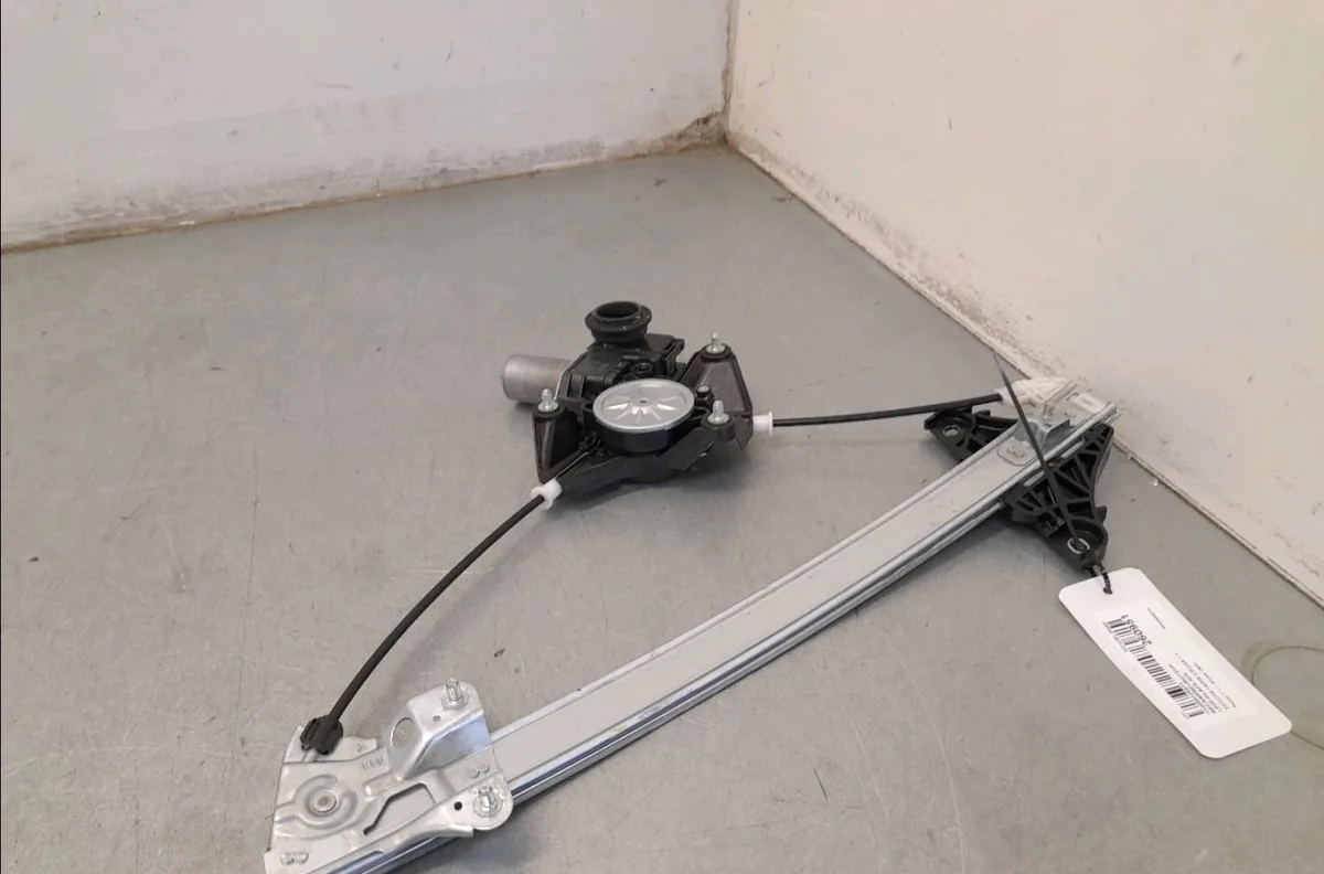 Mecanismemoteur leve-glace avg Toyota YARIS CROSS (MXP_) 1.5 hybrid (mxpj10) (2020) occasion