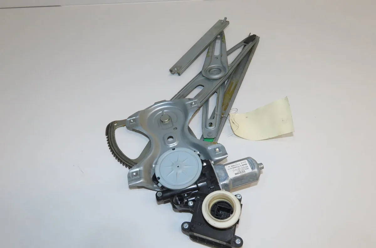 Mecanismemoteur leve-glace avg Toyota YARIS (_P9_) 1.0 vvt-i (ksp90_) (2005-2011) 5 portes occasion