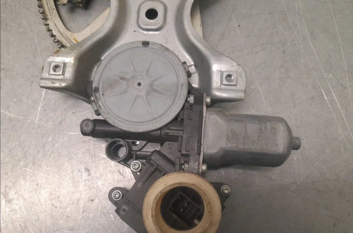 Mecanismemoteur leve-glace avg Toyota YARIS (_P9_) 1.33 vvt-i (nsp90_) (2008-2011) occasion