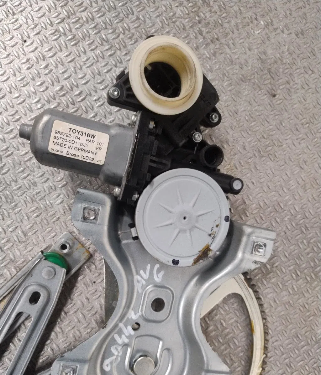 Mecanismemoteur leve-glace avg Toyota YARIS (_P9_) 1.4 d-4d (nlp90_) (2005-2012) occasion