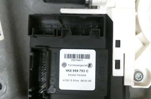 Mecanismemoteur leve-glace avg Volkswagen GOLF PLUS V (5M1, 521) 2.0 tdi 16v (2005-2013) 5 portes occasion