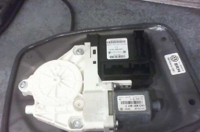 Mecanismemoteur leve-glace avg Volkswagen GOLF V (1K1) 1.9 tdi (2003-2008) occasion