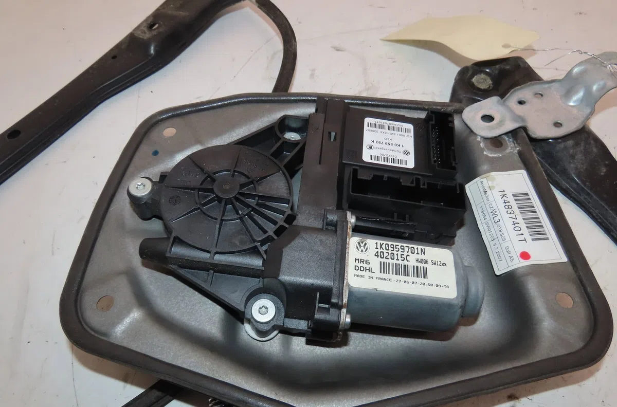Mecanismemoteur leve-glace avg Volkswagen GOLF V (1K1) 2.0 tdi (2003-2008) occasion