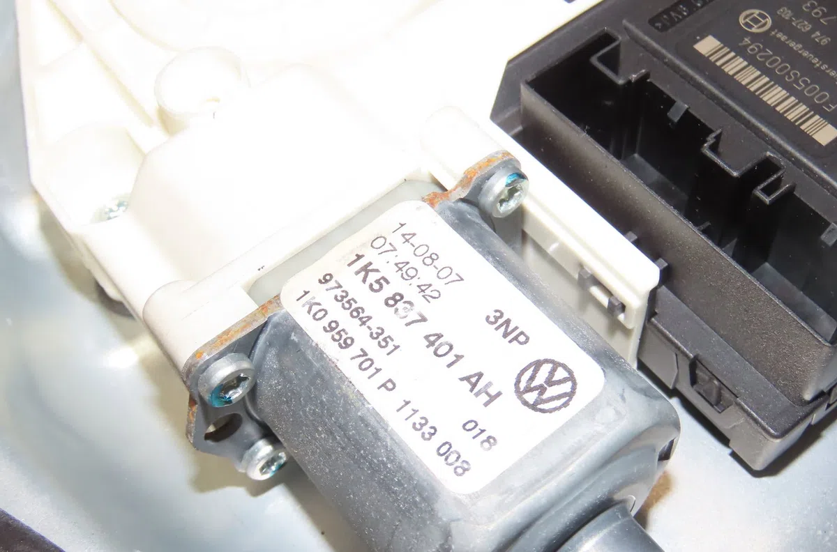 Mecanismemoteur leve-glace avg Volkswagen GOLF V Variant (1K5) 1.9 tdi (2007-2009) occasion