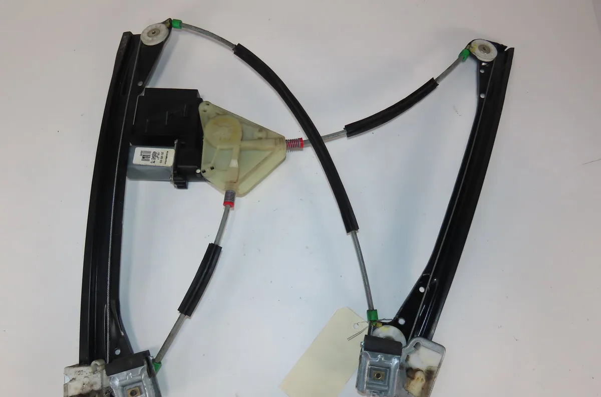 Mecanismemoteur leve-glace avg Volkswagen POLO (9N_, 9A_) 1.2 12v (2001-2007) 5 portes occasion