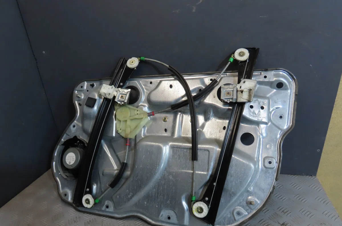 Mecanismemoteur leve-glace avg Volkswagen POLO (9N_, 9A_) 1.4 tdi (2001-2005) occasion