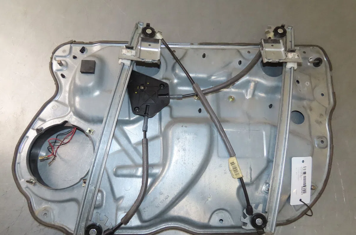 Mecanismemoteur leve-glace avg Volkswagen POLO (9N_, 9A_) 1.9 sdi (2001-2009) occasion