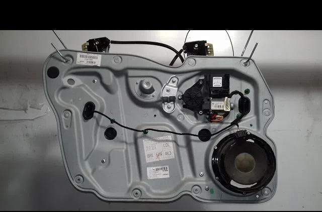 Mecanismemoteur leve-glace avg Volkswagen TOURAN (1T1, 1T2) 1.9 tdi (2003-2004) 5 portes occasion