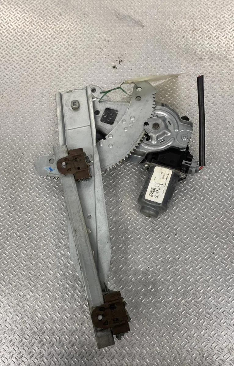 Mecanismemoteur leve-glace porte coulissante d Nissan NOTE (E11, NE11) 1.5 dci (2010-2012) occasion