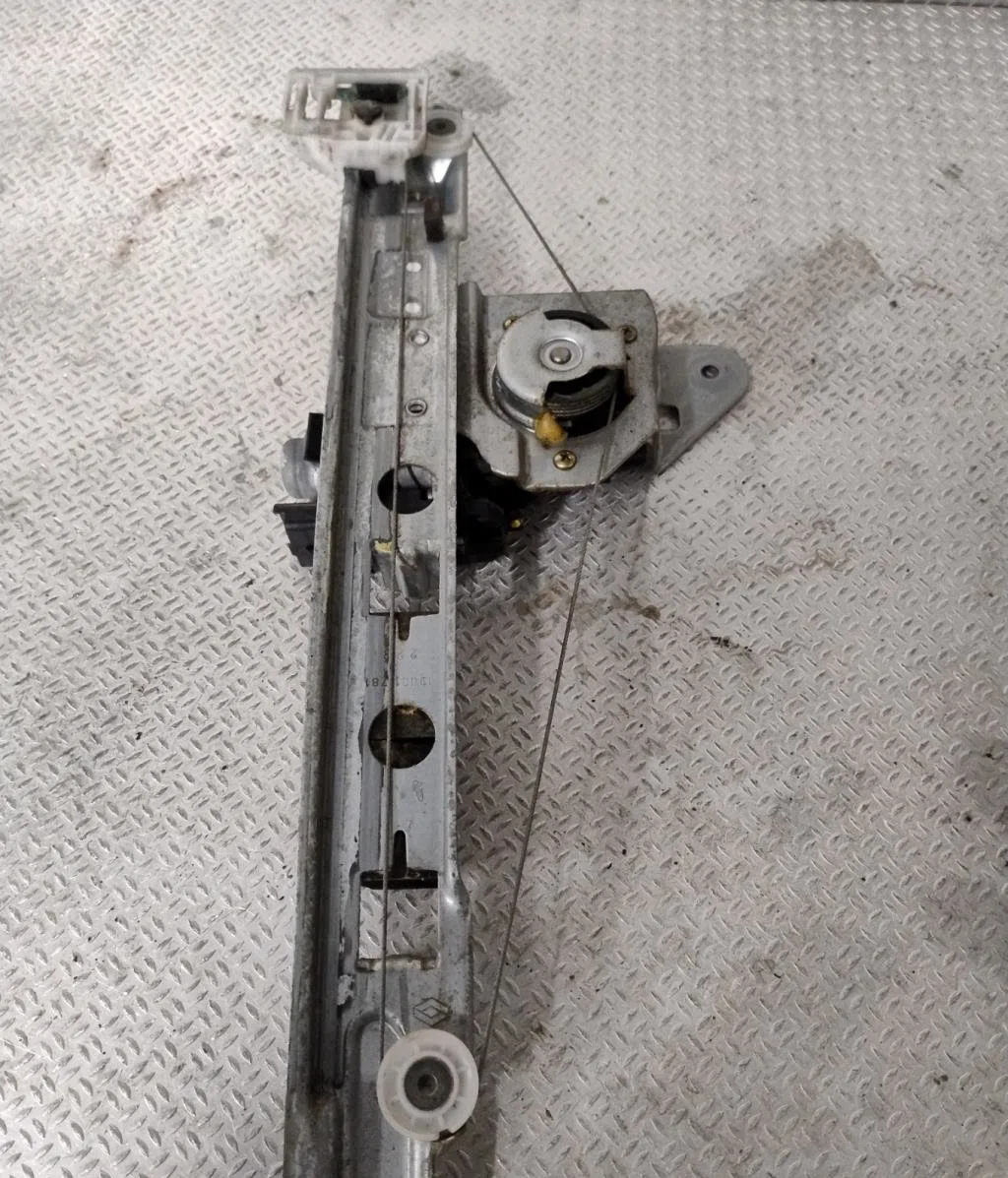 Mecanismemoteur leve-glace porte coulissante d Renault MEGANE II (BM0-1_, CM0-1_) 1.5 dci (bm0f, bm0t, bm2b, cm0f, cm0t)