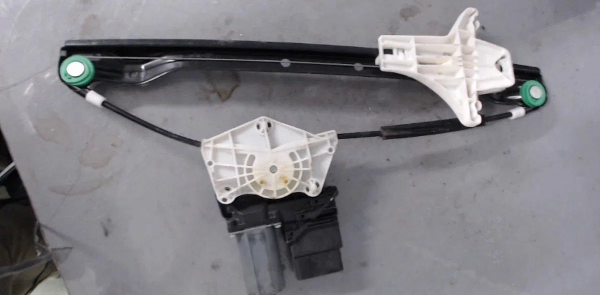 Mecanismemoteur leve-glace porte coulissante d Volkswagen GOLF PLUS V (5M1, 521) 1.9 tdi (2005-2009) occasion