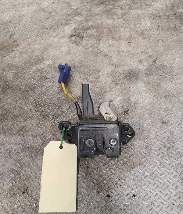 Moteur electrique de hayon-coffre Toyota YARIS (_P9_) 1.4 d-4d (nlp90_) (2005-2012) occasion