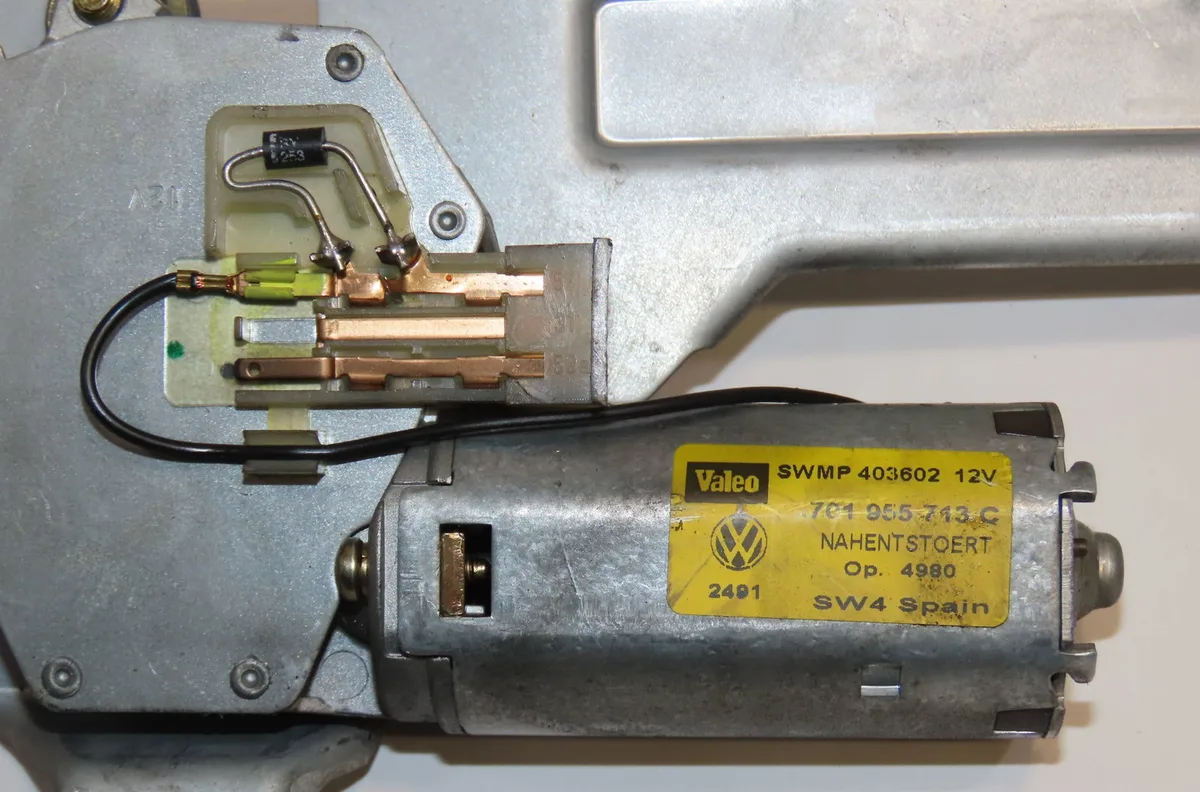 Moteur essuie-glace ar droit Volkswagen TRANSPORTER IV Autobus-Autocar (70B, 70C, 7DB, 7DK, 70J, 70K 2.5 tdi (1995-2003)