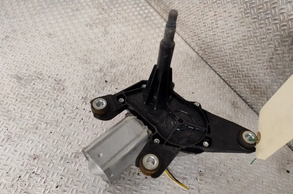 Moteur essuie-glace ar gauche DACIA DUSTER 1  DUSTER 1 PHASE 1 occasion