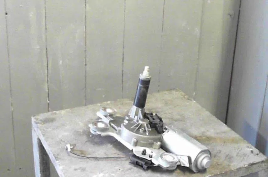 Moteur essuie-glace ar gauche FORD FOCUS 1  FOCUS 1 occasion