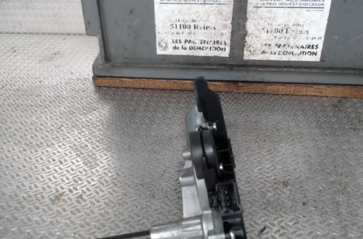 Moteur essuie-glace ar gauche Ford FOCUS III Turnier 1.6 tdci (2010) occasion