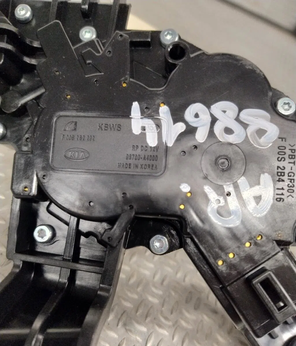 Moteur essuie-glace ar gauche KIA CARENS 4  CARENS 4 PHASE 1 occasion