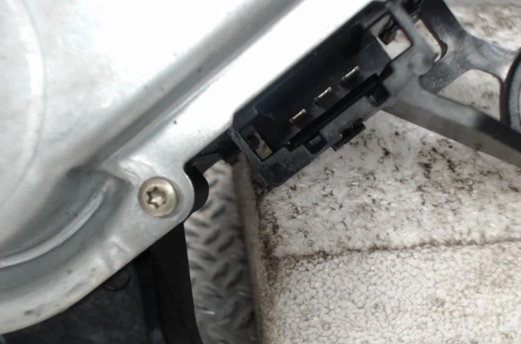 Moteur essuie-glace ar gauche MERCEDES VANEO 414  VANEO 414 occasion