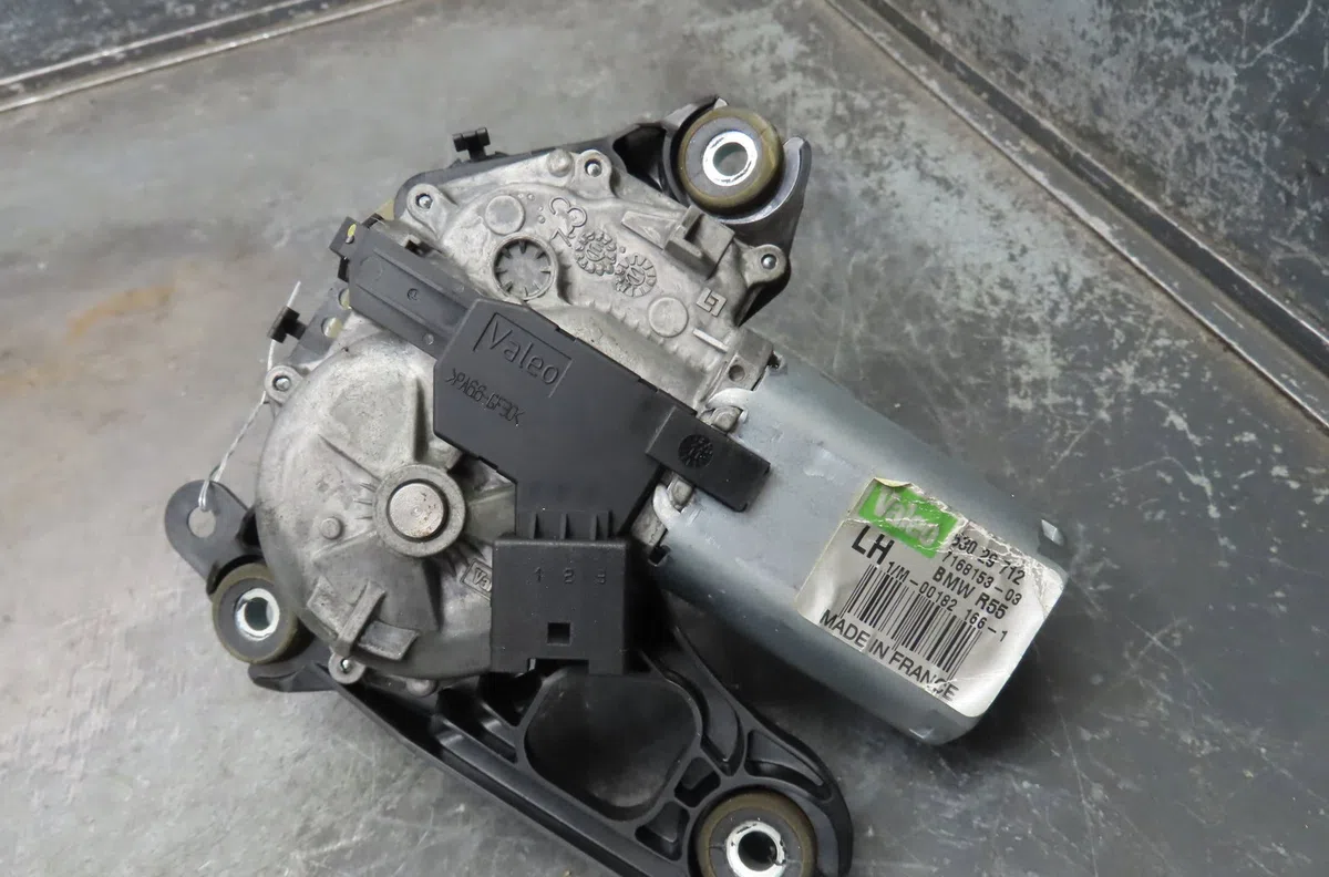 Moteur essuie-glace ar gauche Mini MINI CLUBMAN (R55) One d (2010-2014) occasion