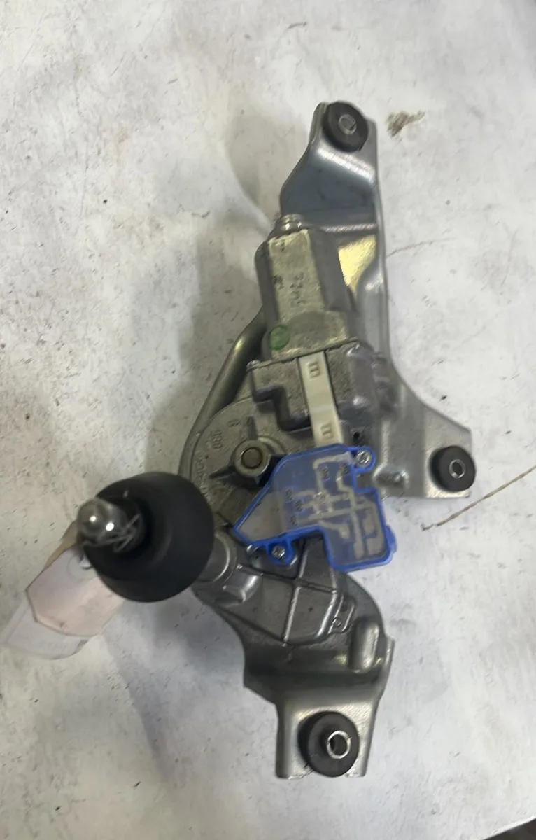 Moteur essuie-glace ar gauche Mitsubishi OUTLANDER III (GG_W, GF_W, ZJ, ZL, ZK) 2.2 di-d 4wd (gf6w) (2012) occasion
