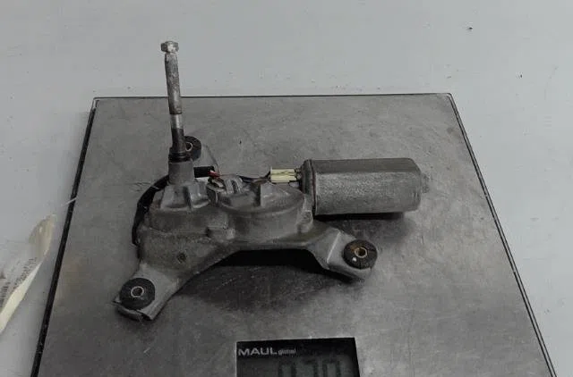 Moteur essuie-glace ar gauche Mitsubishi PAJERO SPORT I (K7_, K9_) 2.5 td (k94w, k74t) (2002) occasion