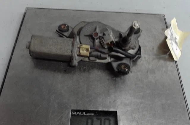 Moteur essuie-glace ar gauche Mitsubishi PAJERO SPORT I (K7_, K9_) 2.5 td (k94w, k74t) (2002) occasion