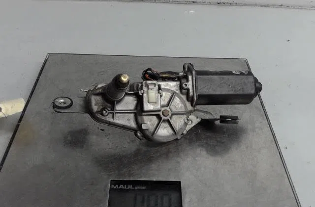 Moteur essuie-glace ar gauche Nissan ALMERA I Hatchback (N15) 2.0 d (1995-2000) 5 portes occasion