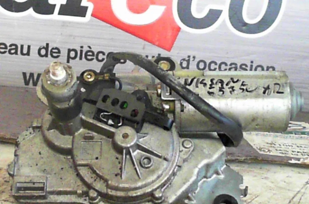 Moteur essuie-glace ar gauche Nissan TERRANO II (R20) 3.0 di 4wd (2002-2007) occasion