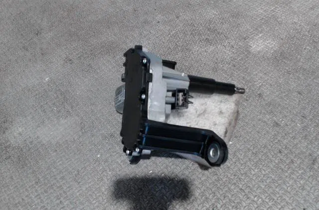 Moteur essuie-glace ar gauche OPEL ASTRA J  ASTRA J PHASE 2 occasion
