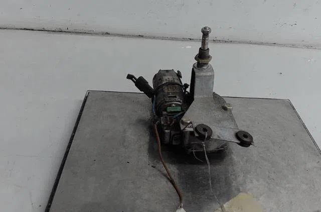 Moteur essuie-glace ar gauche Opel TIGRA (S93) 1.6 16v (f07) (1994-1998) occasion