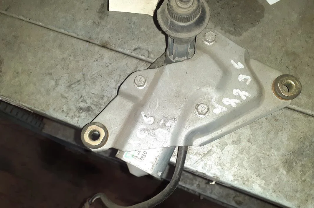 Moteur essuie-glace ar gauche Peugeot 106 I (1A, 1C) 1.4 d (1992-1996) occasion